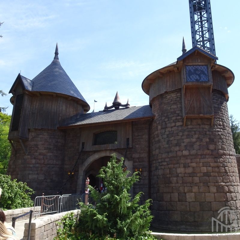 Entrée de la zone avec le Donjon de l'Extrême à Nigloland