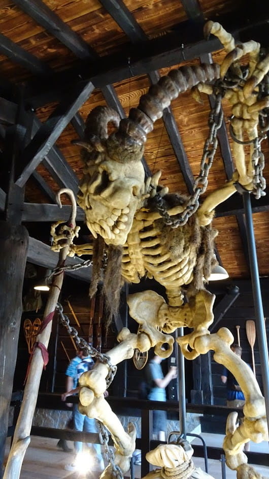 Squelette de la file d'attente Krampus Expedition à Nigloland
