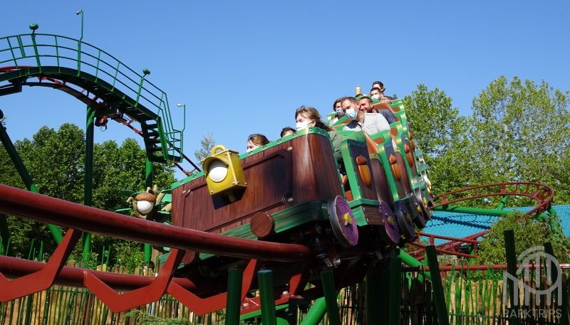 Train de Noisette Express, la montagne russe Familiale de Nigloland