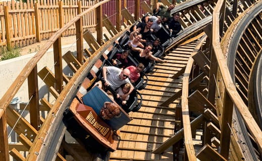 Découvrez White Buffalo à la Mer de Sable : Notre Avis Complet sur le Nouveau Wooden Coaster et le Parc !
